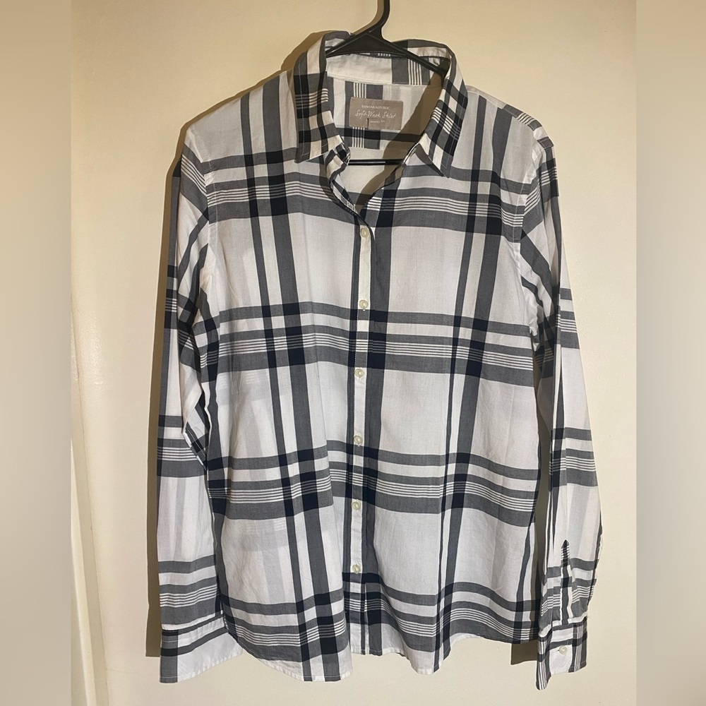 Womens Banana Republic Soft Wash Button Down Shirt Black White Plaid. Large EUC